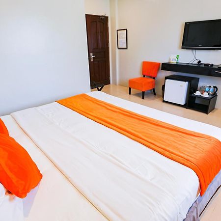 Holiday Suites Puerto Princesa Екстер'єр фото