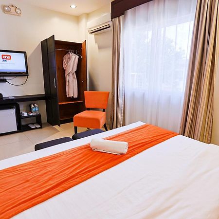 Holiday Suites Puerto Princesa Екстер'єр фото