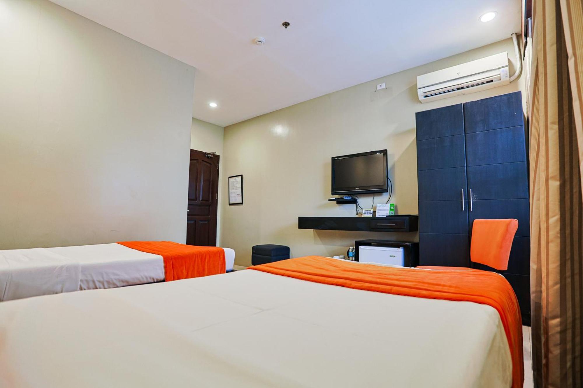 Holiday Suites Puerto Princesa Екстер'єр фото