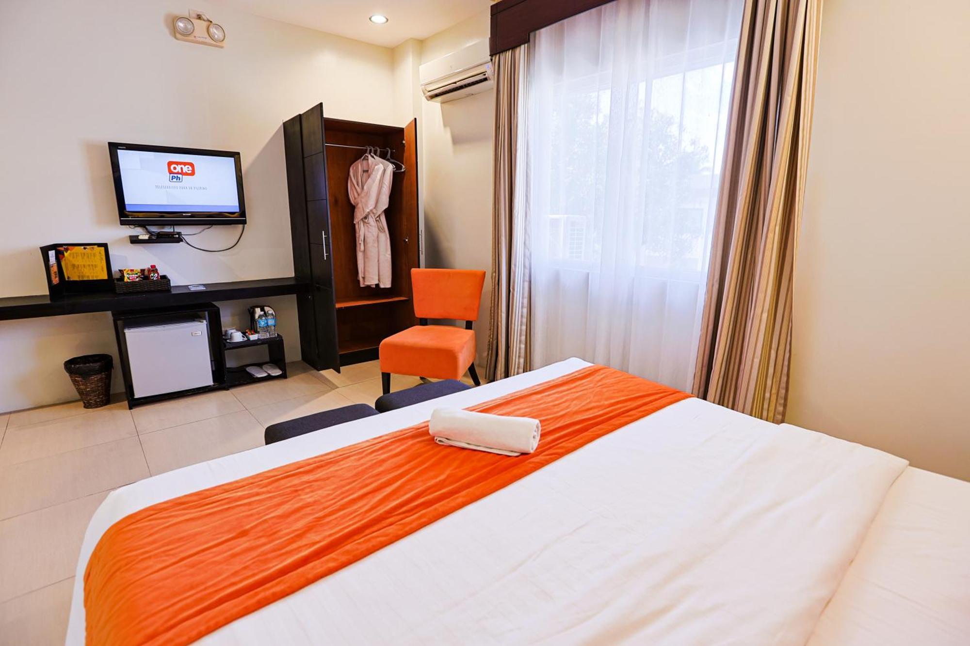 Holiday Suites Puerto Princesa Екстер'єр фото