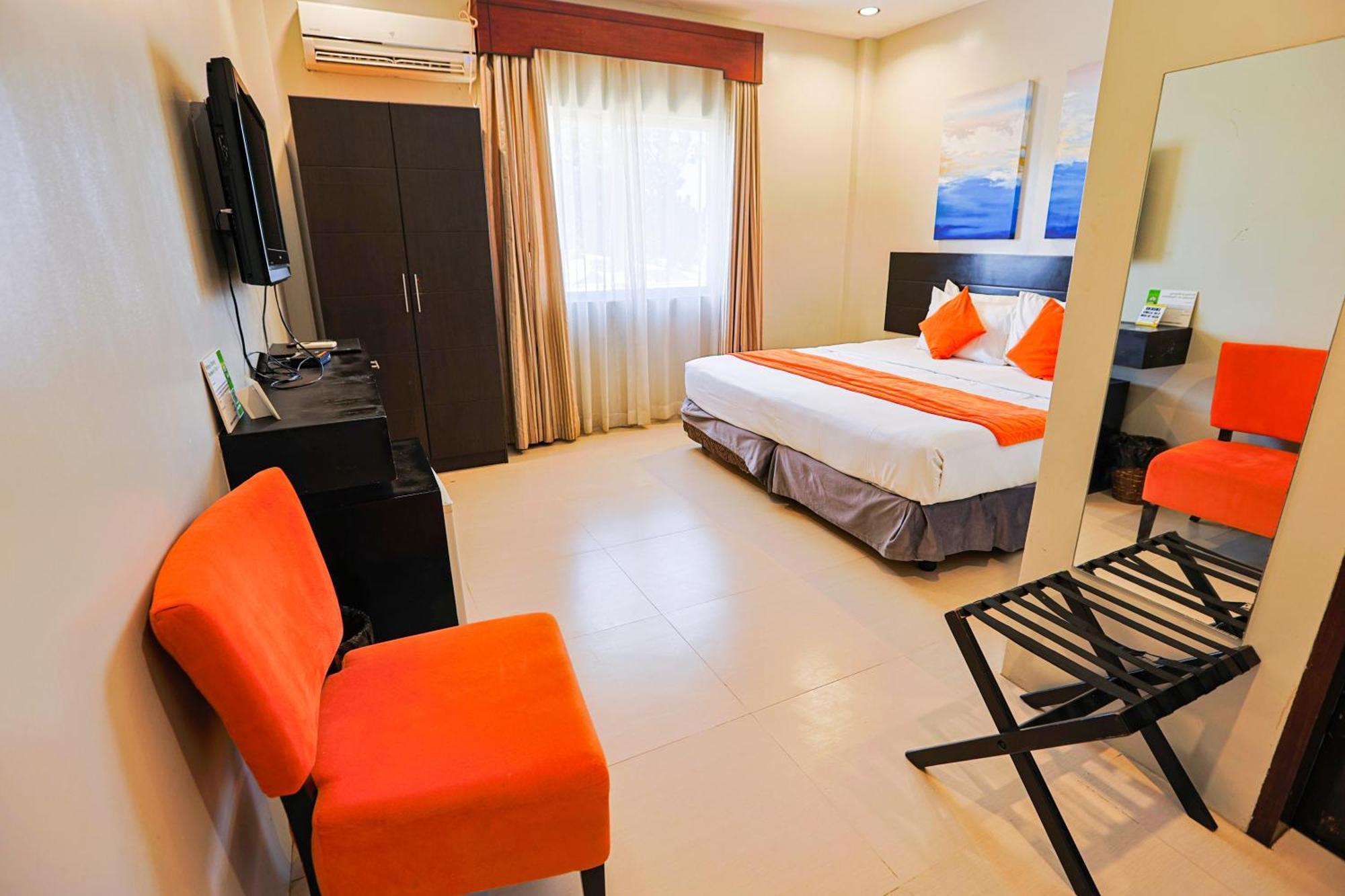 Holiday Suites Puerto Princesa Екстер'єр фото