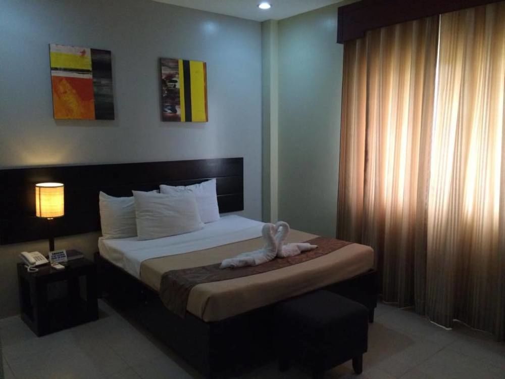 Holiday Suites Puerto Princesa Екстер'єр фото