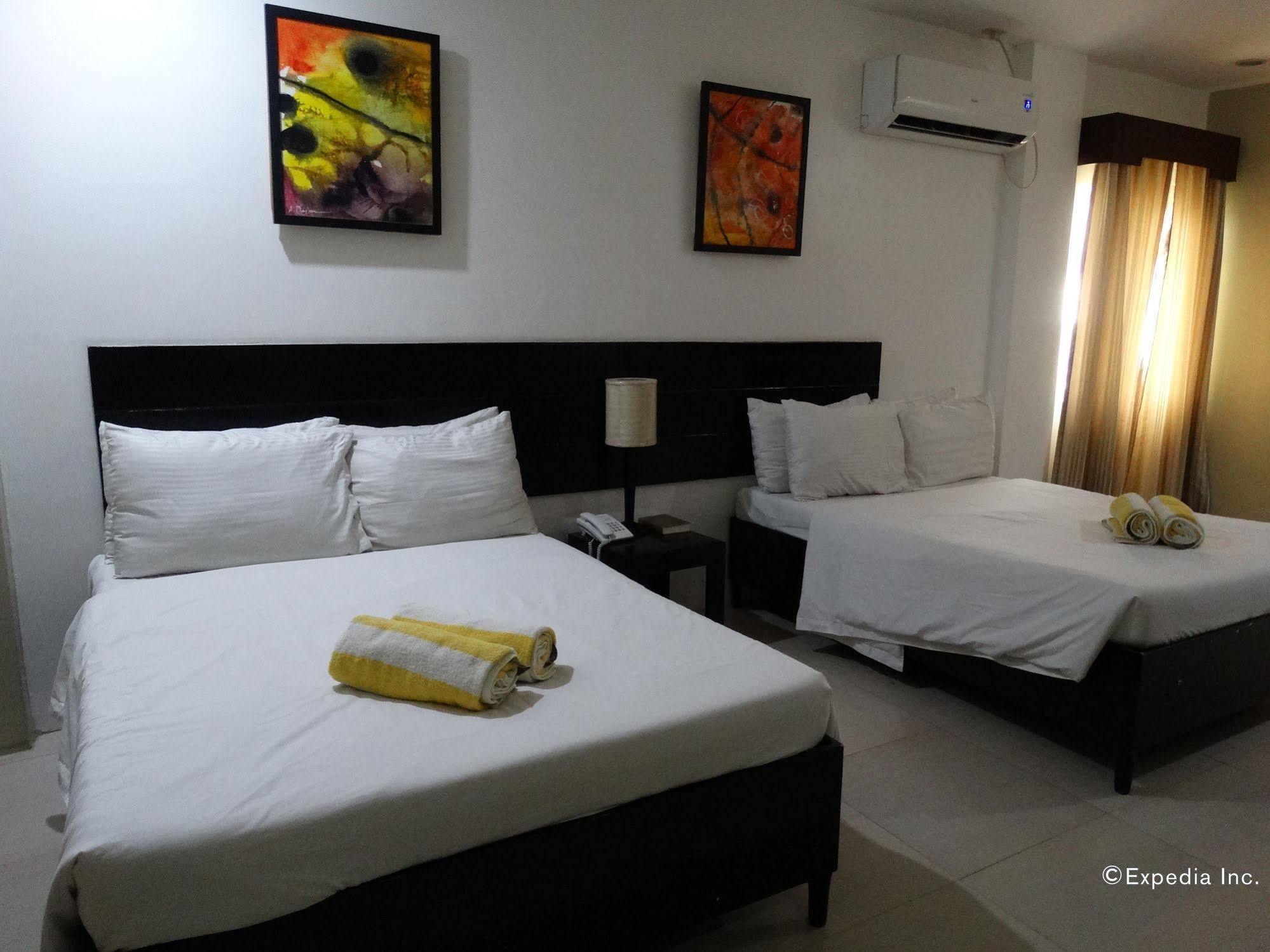 Holiday Suites Puerto Princesa Екстер'єр фото