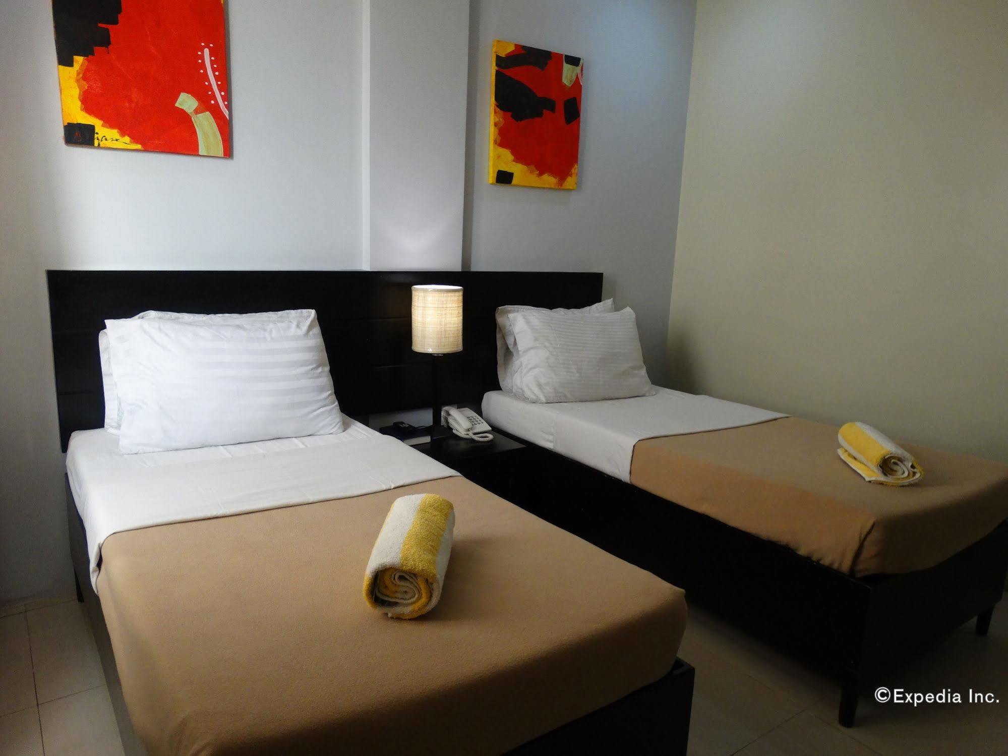 Holiday Suites Puerto Princesa Екстер'єр фото