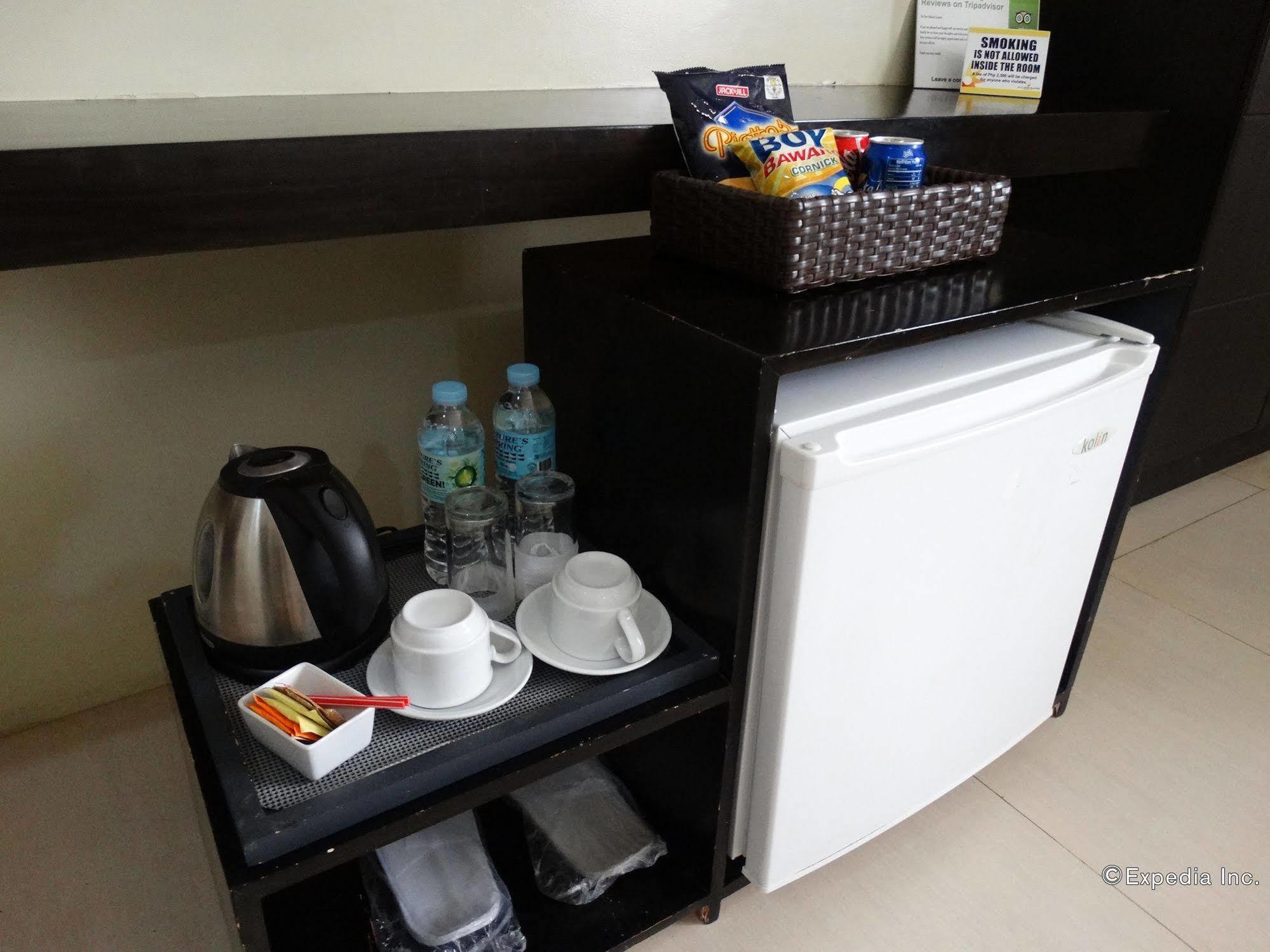 Holiday Suites Puerto Princesa Екстер'єр фото